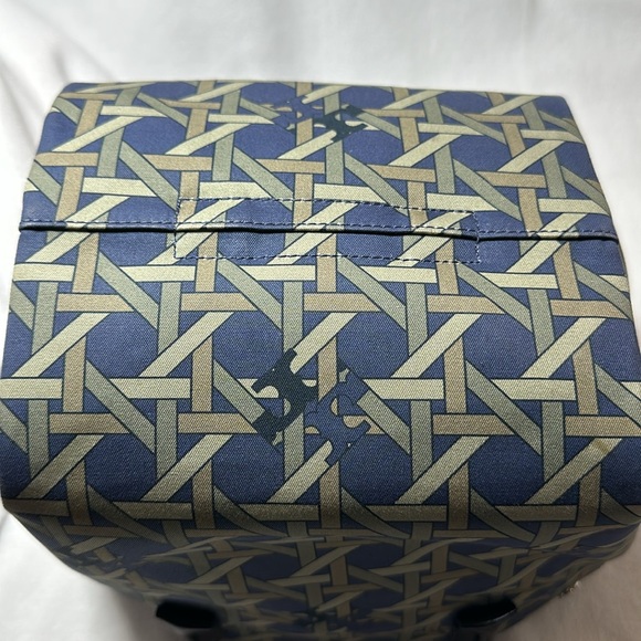 Tory Burch Geometric bag. - Picture 3 of 11